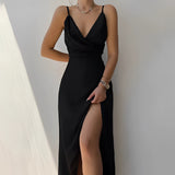 Beige adjustable strap cami worn by a woman, showcasing its versatile summer design with a zipper detail, in a Nero shade, size L. The image highlights the cami's fit and style, focusing on the upper body, arms, and neckline while partially revealing the legs.