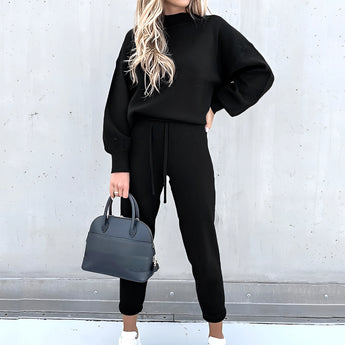 Beige crew neck t-shirt in a soft cotton fabric, featuring minimalist design ideal for everyday wear, shown in a Nero color variant, size XXL, with emphasis on the shoulder and sleeve areas.