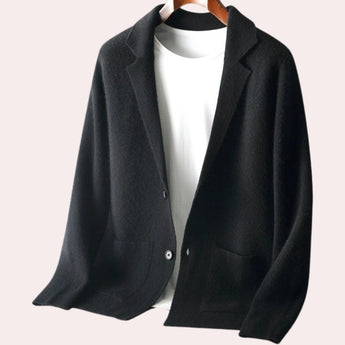 
A beige oversized wool blazer for women featuring a notch lapel, suitable for autumn wear. The jacket is styled with long sleeves and a collar, offering a formal and sophisticated look.