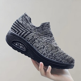 Black knit slip-on sneakers in dark grey, size 43, designed for breathability and lightweight comfort, suitable for sports and outdoor activities.