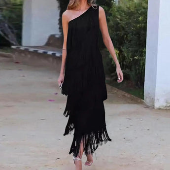 
A luxurious black off-shoulder evening gown featuring tiered fringe detailing, designed as a one-piece garment, tailored for an elegant fit in an XL size.