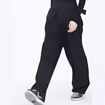 Black quick-dry sports shorts with an elastic waistband, designed for moisture-wicking and shown on a person wearing the shorts, highlighting the fit around the thighs and knees.
