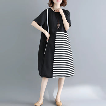 
A black and white asymmetric stripe summer midi dress with a loose fit, featuring a knee-length design, short sleeves, and a round neckline. The dress is displayed in size 3XL, showcasing its comfortable and stylish design suitable for daytime wear.