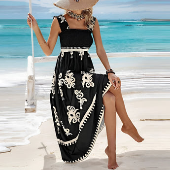 Black and white boho chic embroidered beach maxi dress in Nero color, featuring a relaxed fit with a 2XL size, with detailed shoulder, neck, and sleeve design, highlighting the waistline and flowing down to the thigh.