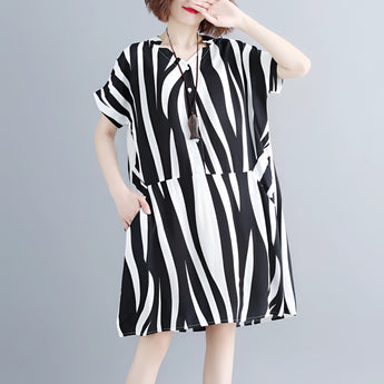 Black and white striped midi dress featuring short sleeves, a button front, and a fitted waist in a 3XL size.