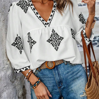 Boho Chic Ethnic Print Blouse in Nero, featuring a V-neck design, short sleeves, and ethnic print on lightweight fabric, shown in XL size.