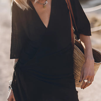 Boho-Chic V-Neck Mini Dress in Nero color, size XL, displayed on a mannequin, showcasing its black and white textile fabric, V-neckline, and stylish short sleeves.