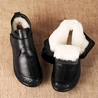 Brown leather ankle boots featuring a zippered design, shown in color 'Nero' with size '41', exhibiting a non-slip sole ideal for equestrian activities.