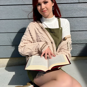 Women's chunky knit cardigan in a casual chic style, featuring a textured knit pattern with long sleeves. The cardigan is styled as part of a spring fashion outfit, suitable for a trendy and comfortable look.