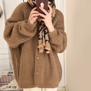 Chunky knit oversized brown cardigan made of cozy wool material, featuring a relaxed fit with pockets, long sleeves, and a collar, shown in size 2XL.