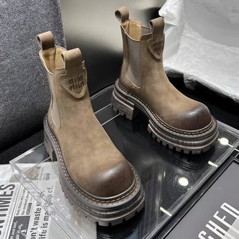Brown suede women's platform boots with a clear chunky sole, showcasing a fashionable urban design in size 40.