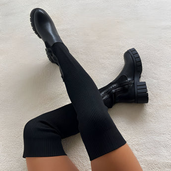 Cream ribbed knit knee-high boots with chunky sole in black, shown in size 42, highlighting a stylish and cozy winter footwear option.