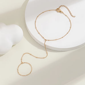 Elegant adjustable gold chain bracelet featuring a minimalist circle charm, perfect for adding a touch of sophistication to any outfit.