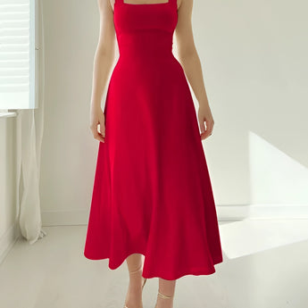 Elegant black midi dress with a square neckline and pockets, featuring fitted sleeves and a defined waist, suitable for both day and evening events.