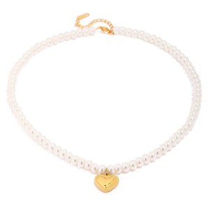 Elegant bridal pearl choker with a gold heart charm, perfect romantic gift, featuring natural pearls and metal accents.
