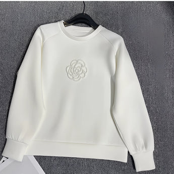 Elegant white sweatshirt for women with floral embroidery, featuring long sleeves, a round collar, and a comfortable fit in size XXL.