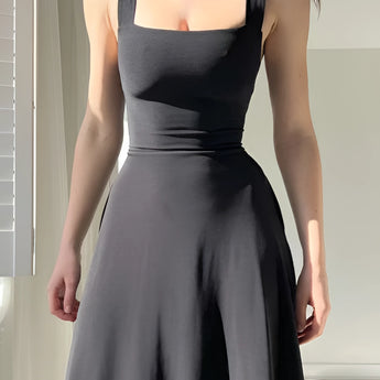 Elegant teal midi dress in a sleeveless fit and flare style, perfect for formal events, shown in Nero color in size 3XL, highlighting details such as the neckline, arm, and shoulder design.