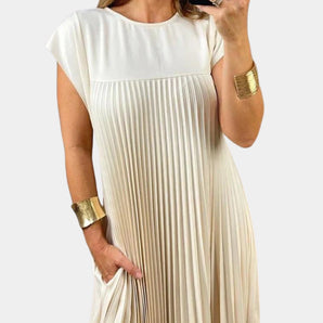 Elegant white midi pleated dress with short sleeves and a defined waist, showcasing a casual chic style suitable for summer.