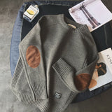 
A gray women's sweater with suede elbow patches, featuring a cozy knit design, displayed in a 4XL size. The sweater has a classic collar and long sleeves, showcasing a stylish outerwear option for colder weather.