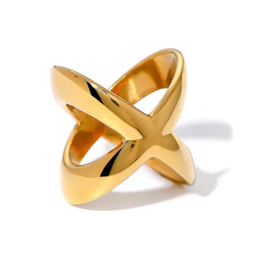 Gold crossover ring with bold modern X design, luxury jewelry for 2024, showcasing a sleek and stylish artistic appearance.