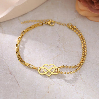 Gold heart charm bracelet made of natural material with adjustable dainty chain, featuring elegant jewelry design, fashion accessory.