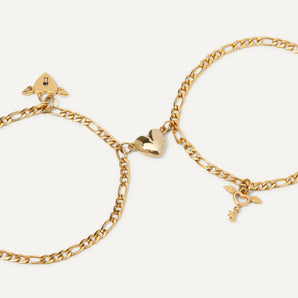 Gold heart pendant bracelet featuring a delicate gold chain and a dainty heart charm, fine jewelry piece.