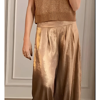 Gold pleated metallic trousers in a luxury chic design, featuring a high-waisted fit, tailored for plus-size (3XL), with a glamorous, shimmering golden hue ideal for party wear. The trousers showcase a stylish and modern fashion design suitable for elegant occasions.