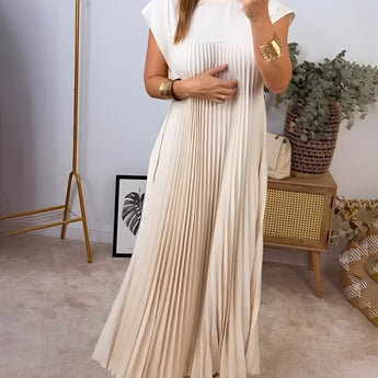Elegant gray pleated maxi dress with short sleeves, featuring a fitted waist and flowing skirt. The dress is displayed on a standing mannequin, highlighting the shoulder and neck design.