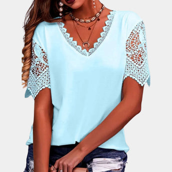 Blue crochet blouse with lace sleeves, featuring a V-neck design, displayed on a mannequin. The blouse is styled in a bohemian fashion, suitable for summer, and is available in a 3XL size.