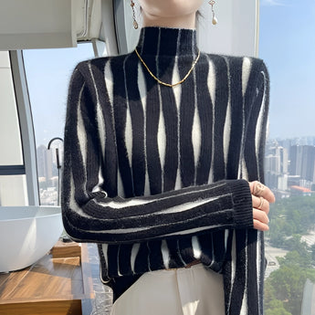 Black turtleneck sweater for women in double extra-large size, featuring soft knit fabric with long sleeves, designed for chic fall fashion.