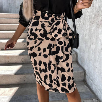 Leopard Print High-Waist Midi Skirt featuring a trendy animal pattern in black and white, styled with a casual top in a fashion-forward look for women.