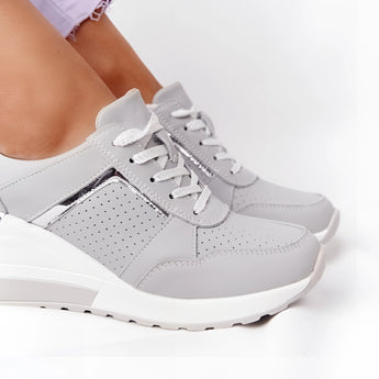 Lightweight beige women's low-top fashion sneakers with breathable design, suitable for both casual and athletic wear.