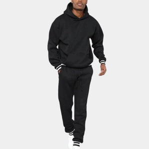 Men's black hoodie and joggers set featuring a fleece material, showcasing a stylish streetwear look with long sleeves and active pants, suitable for casual and sporty occasions.