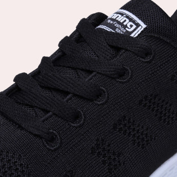Men's black mesh running shoes with lightweight and breathable design, featuring synthetic rubber soles, suitable for outdoor activities and sportswear.