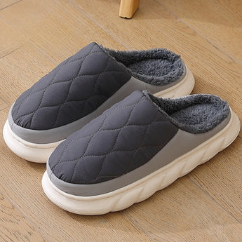 Men's dark gray fleece-lined quilted slip-on winter shoes with a comfortable design and sneaker-style sole, suitable for outdoor activities.