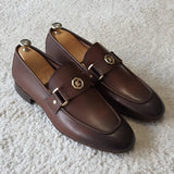 Men's luxury brown leather loafers featuring a stylish buckle, suitable as formal slip-on dress shoes.