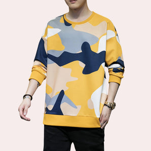 Men's oversized streetwear pullover sweatshirt featuring a trendy camo pattern, long sleeves, and a relaxed fit perfect for a casual look.