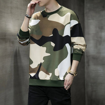 Men's oversized streetwear pullover sweatshirt in a green camouflage pattern, featuring long sleeves and a relaxed fit.