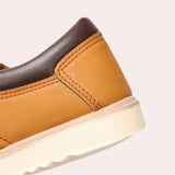 Navy blue men's low-top leather sneakers with a stylish and durable design, featuring a comfortable fit suitable for outdoor activities.