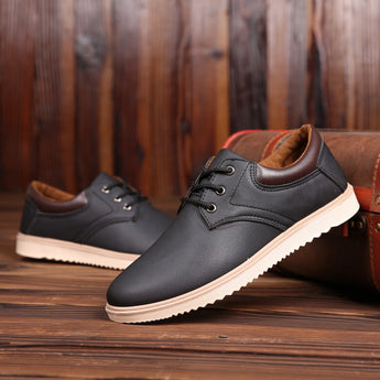 Navy blue men's low-top leather sneakers with a sleek design, featuring durable construction for style and comfort in everyday wear.