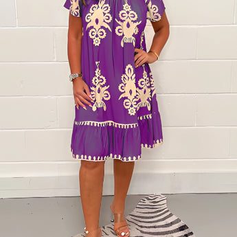 Olive green floral bohemian dress with a casual chic style, featuring a flowy design and short sleeves, suitable for summer festivals. The dress is shown in size 5XL and is highlighted with subtle purple and white floral patterns.