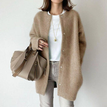 Oversized beige wool cardigan for women in khaki, featuring long sleeves and a relaxed fit, ideal for winter fashion.