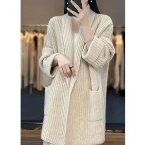 Oversized chunky knit cardigan in grey, featuring a cozy and relaxed fit with long sleeves and a shawl collar, perfect for women's winter fashion.
