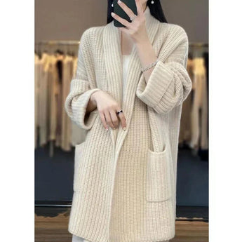 Oversized chunky knit cardigan in grey, featuring a cozy and relaxed fit with long sleeves and a shawl collar, perfect for women's winter fashion.