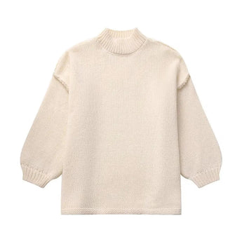Oversized cream knit sweater in beige, featuring long sleeves and a cozy woolen texture, designed for elegant autumn fashion.
