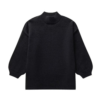 Oversized cream knit sweater featuring long sleeves and a subtle pattern, perfect for elegant autumn fashion.