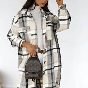 Oversized khaki plaid coat with fedora hat, featuring a chic winter urban fashion vibe in size 3XL. The coat displays a tartan pattern with long sleeves and broad shoulders, paired with the fedora for a stylish look.