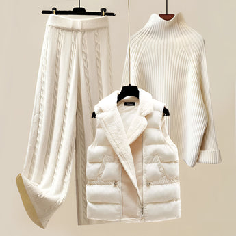 Oversized white turtleneck sweater in a cozy ribbed knit, displayed on a clothes hanger, emphasizing its wide shoulders, long sleeves, and high collar, suitable for winter wear in size XXL.