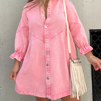 Pink linen oversized tunic dress featuring short sleeves and a relaxed fit, perfect for casual summer streetwear. The model is standing, showcasing the dress's comfortable and stylish design.