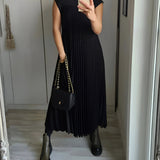 Pleated maxi dress in taupe with cap sleeves, designed for summer wear. The dress features a flowing, one-piece silhouette and a defined waist, suitable for a formal or casual setting. The image shows the dress with a Nero color and in 3XL size, highlighting the elegant fashion style.